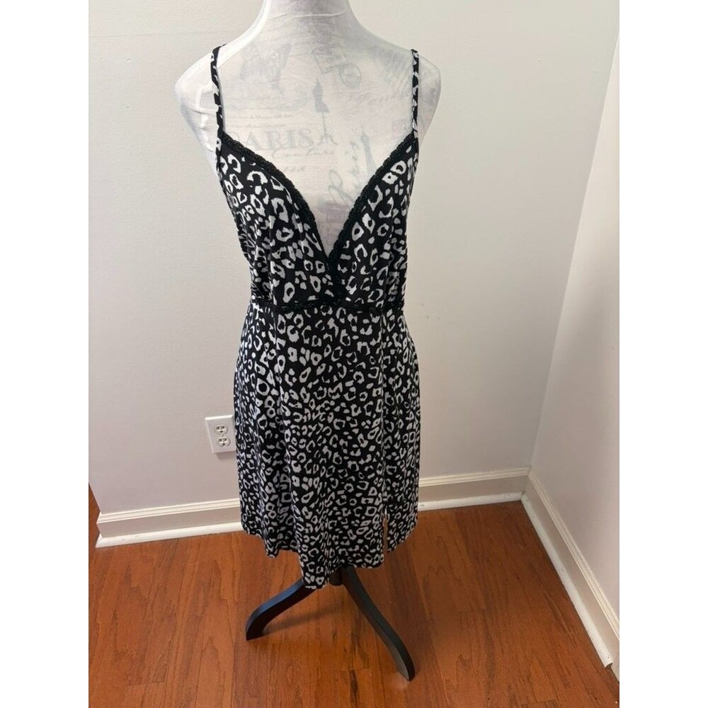 Secret‎ Treasures Sleepwear Essentials Women's Nightgown L Black Leopard Print